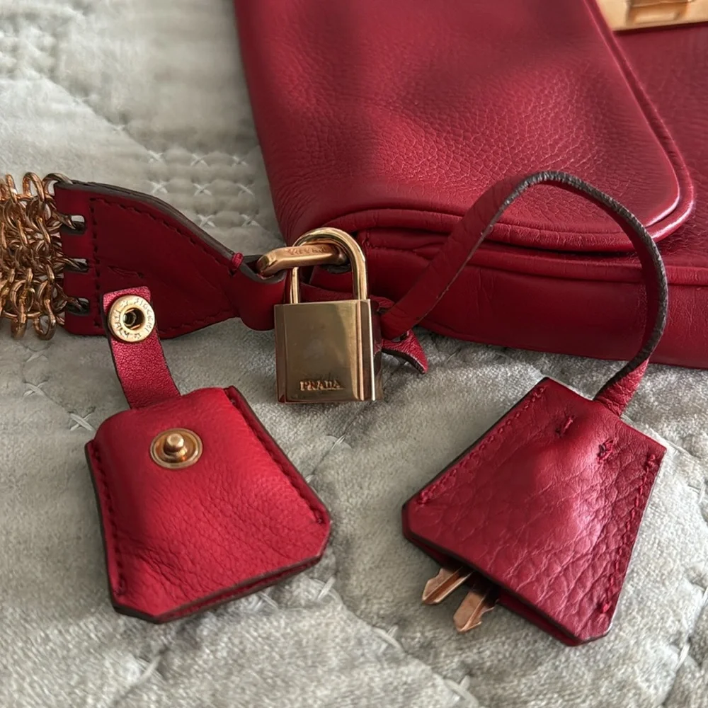 NWT Prada red, soft leather with rose-gold chain bag. - Picture 14 of 16